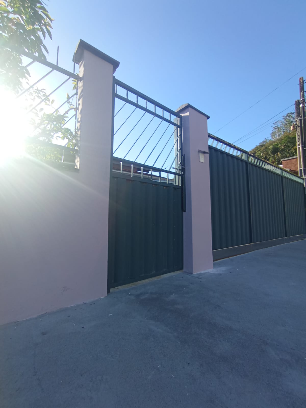 Portão e muro